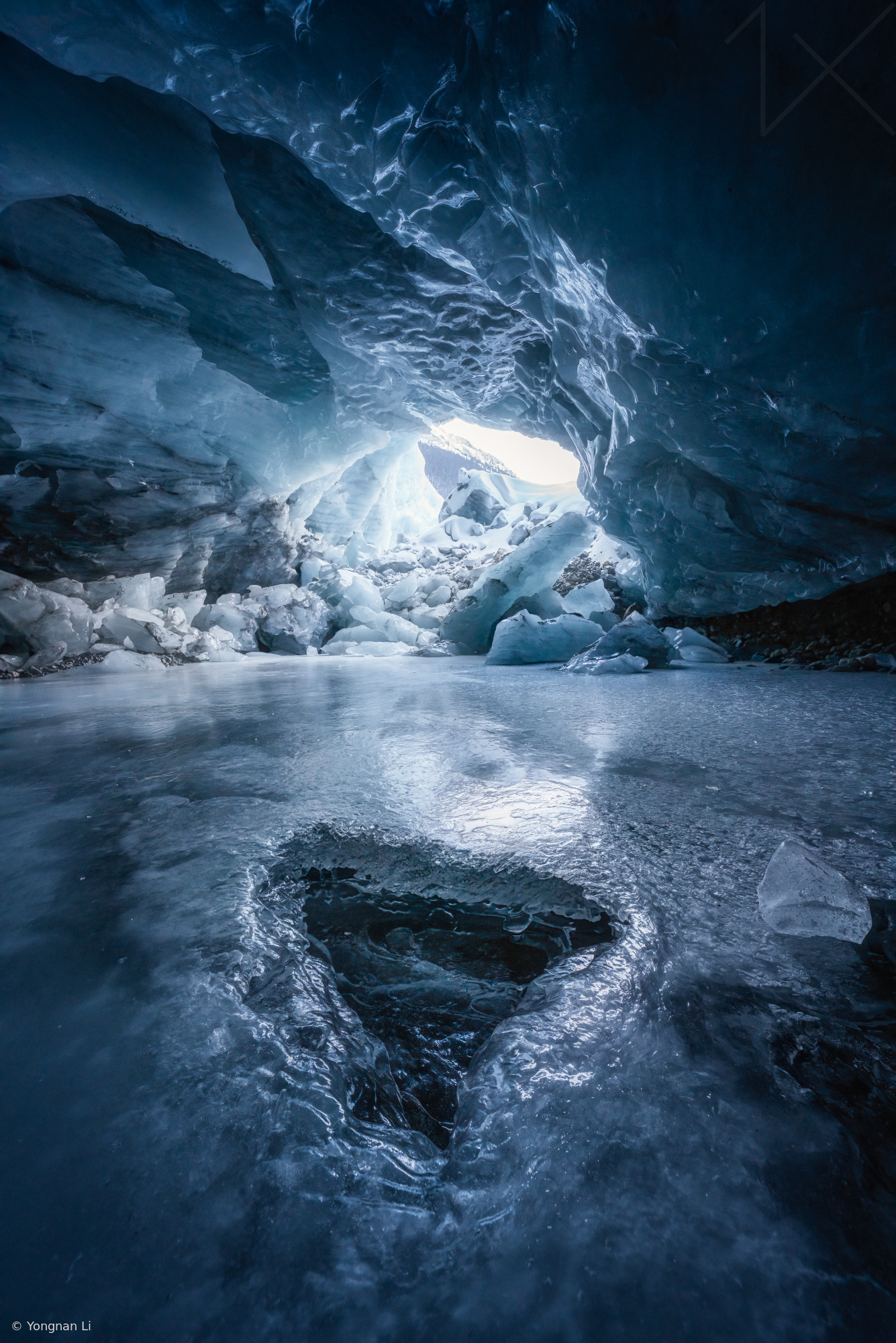 Heart of Ice Glacier by Yongnan Li （李永男）