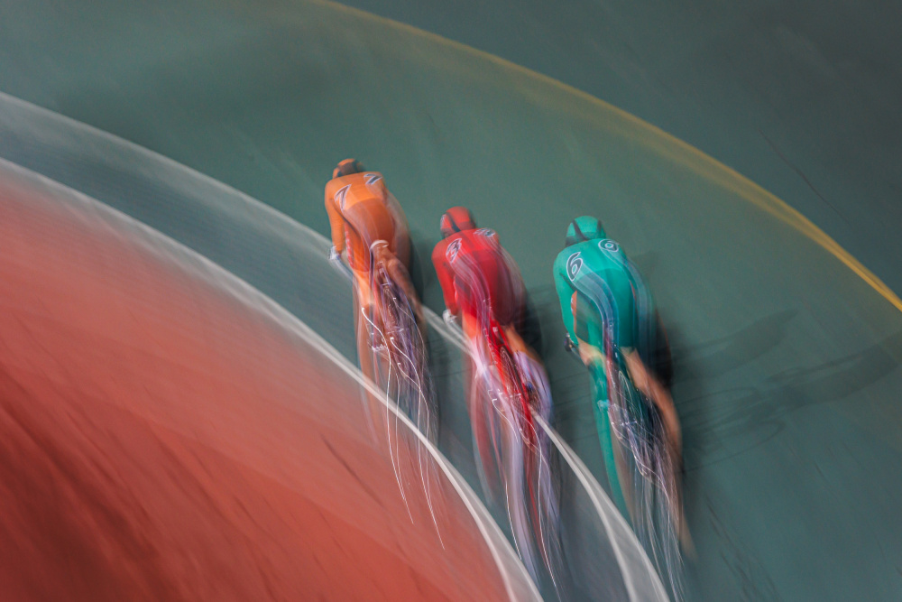 Dynamic Velodrome Race by 山下泰史 — canvas wall art
