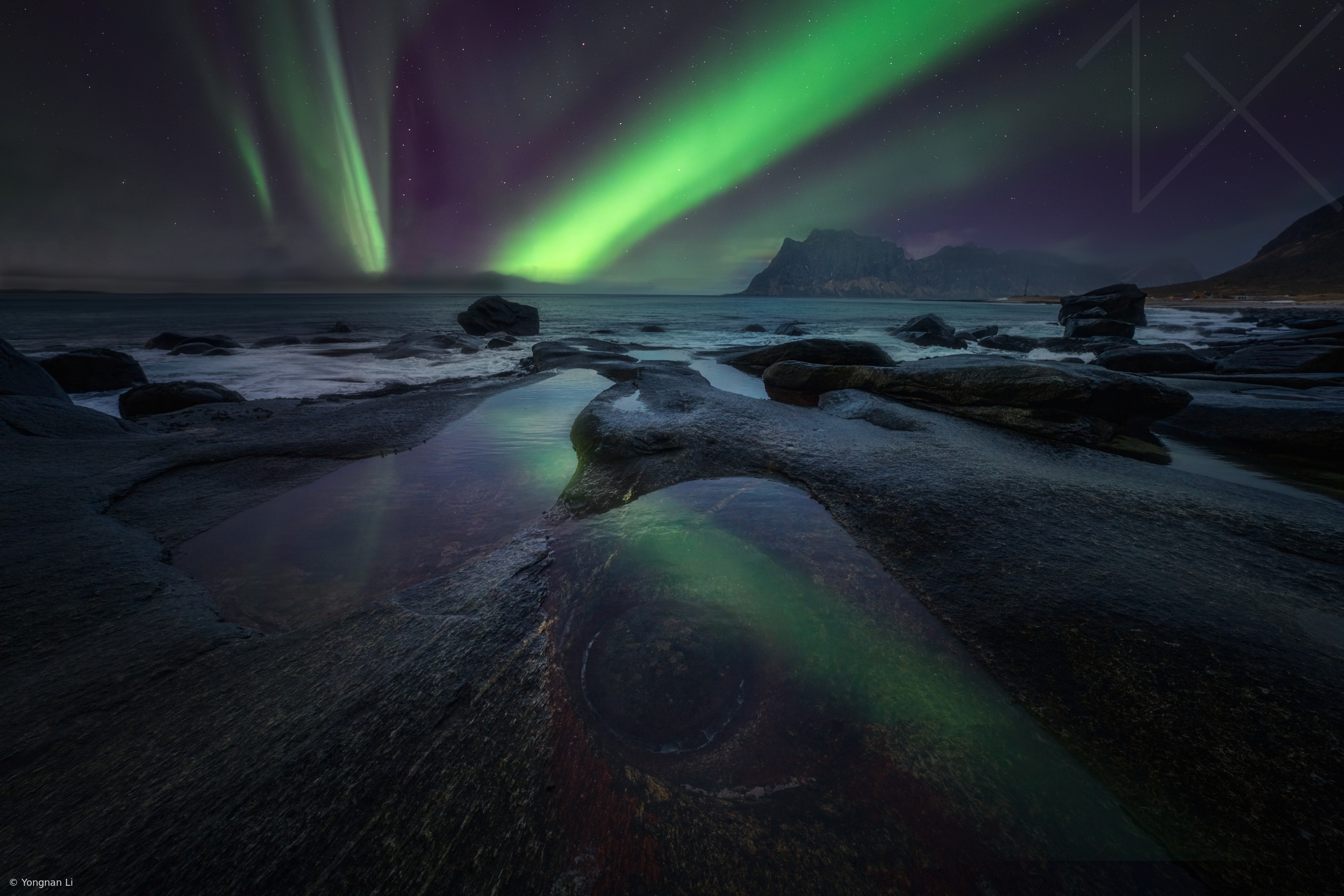 Aurora With Dragon Eye by Yongnan Li （李永男）