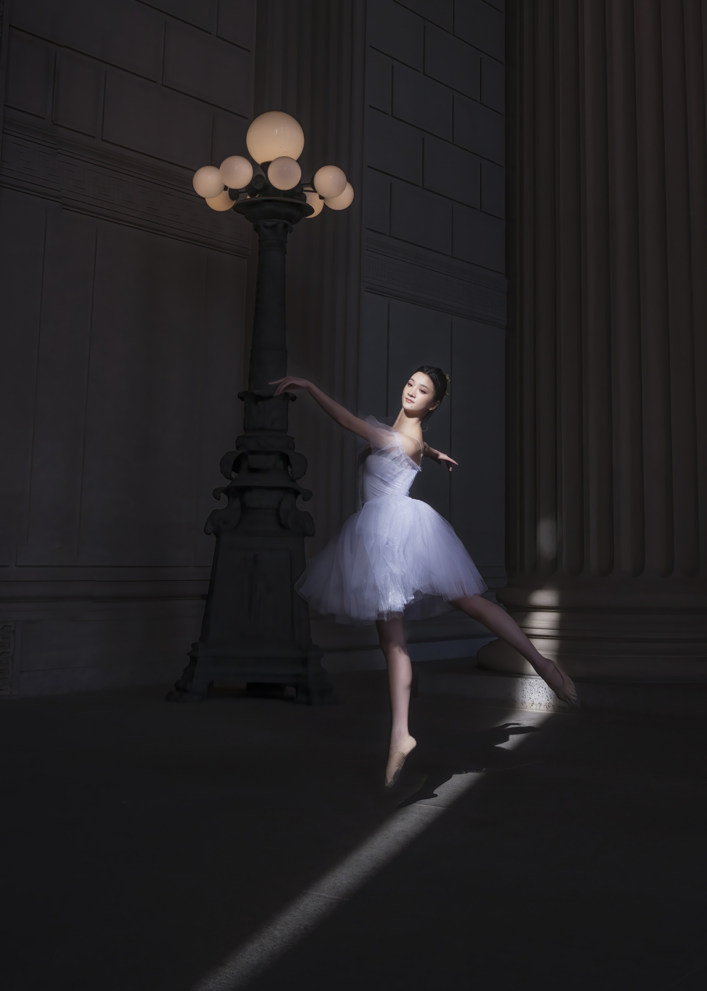 Dancing Alone In The Light， by Maymayphoto