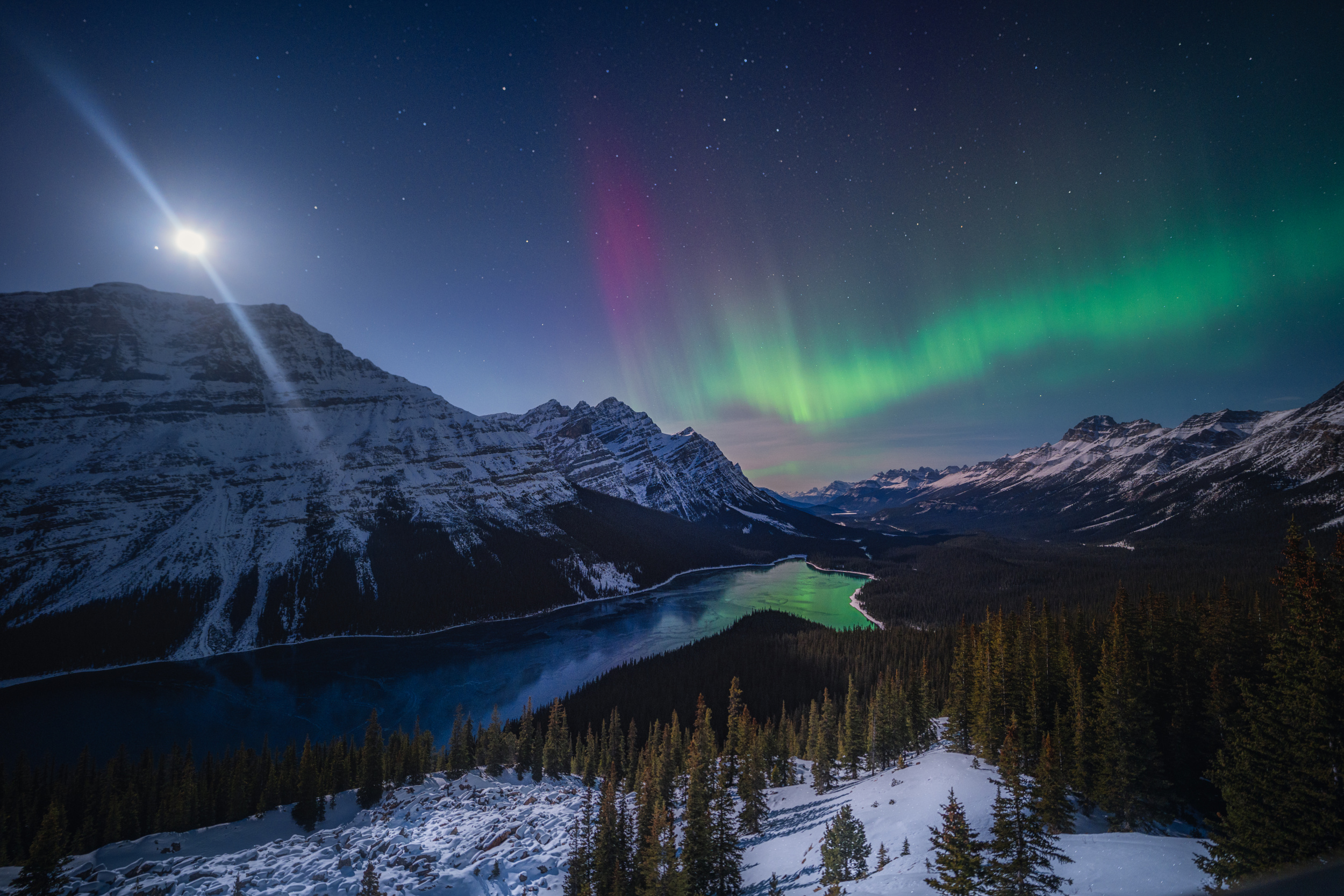 The Light on Peyto Lake by Yongnan Li （李永男）