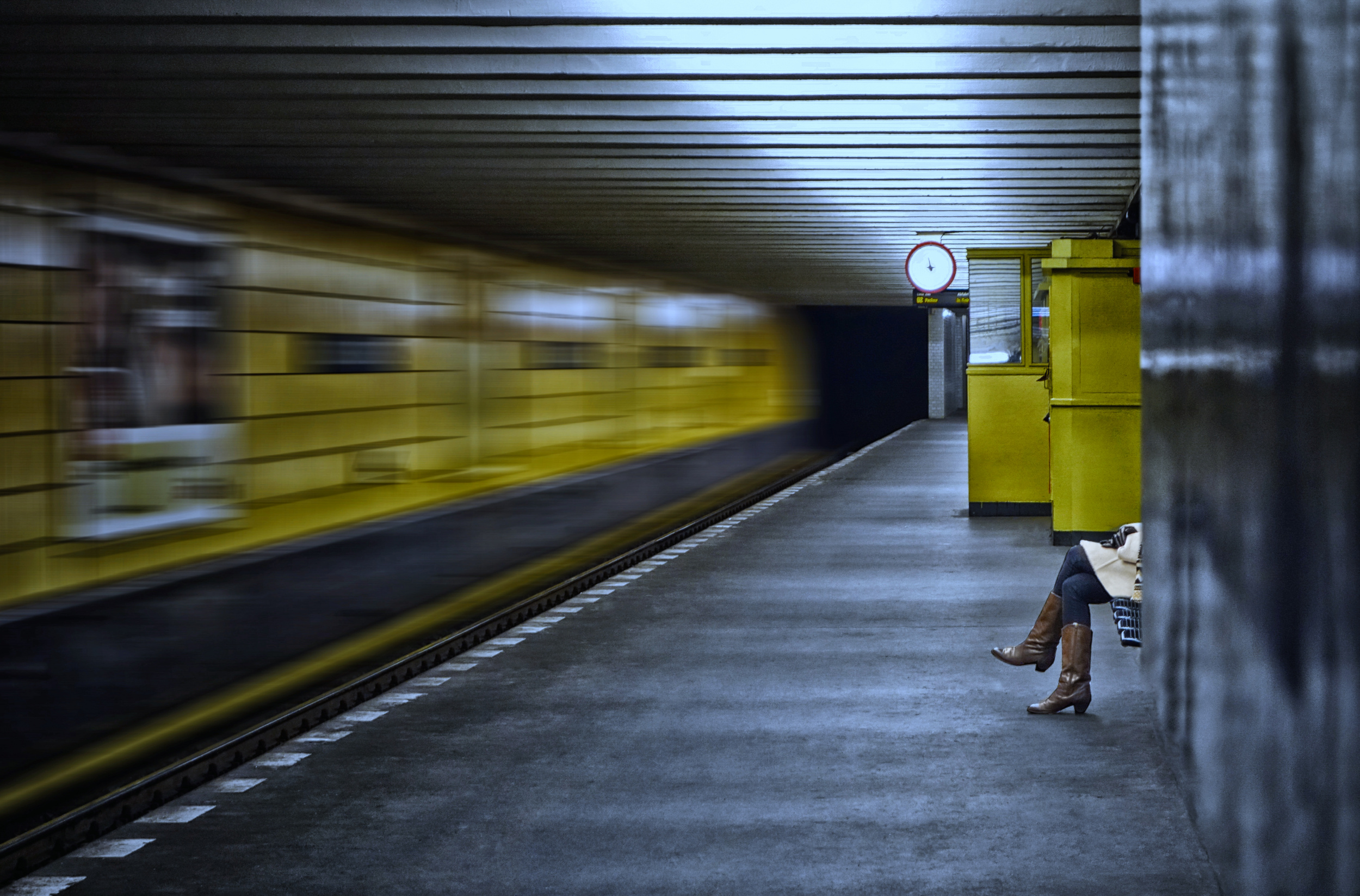 Waiting woman