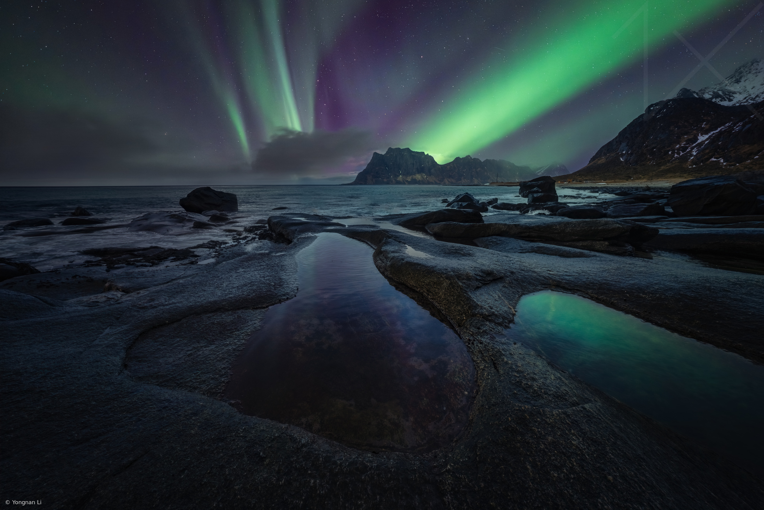 Uttakleiv Beach at Night by Yongnan Li （李永男）
