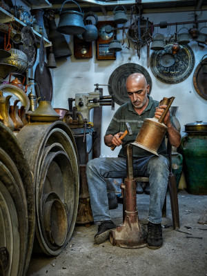 Mosul Craft Manufacture of Mosul copper jug by handmade by Bashar Alsofey