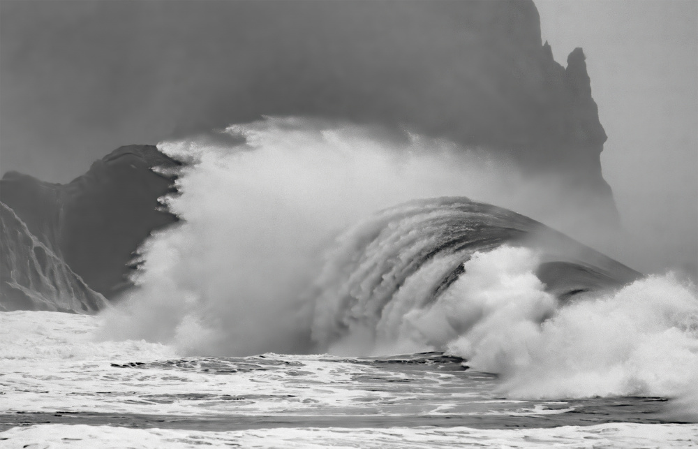Powerful Crashing Wave by Feng Qin — canvas wall art