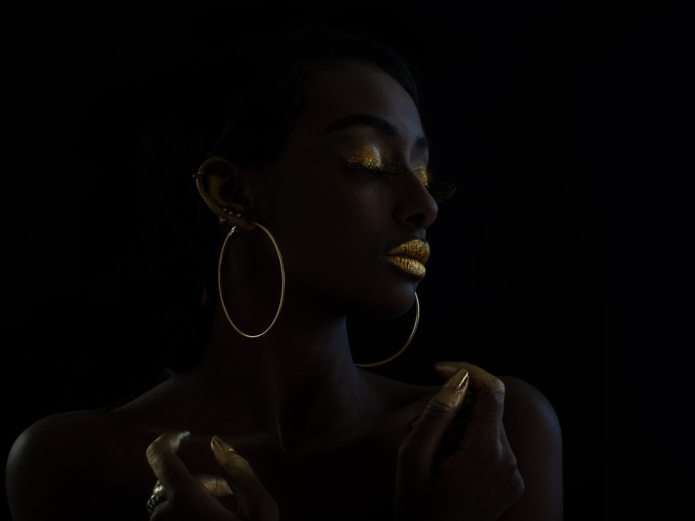 Golden Glamour Profile by Amnon Eichelberg — canvas wall art