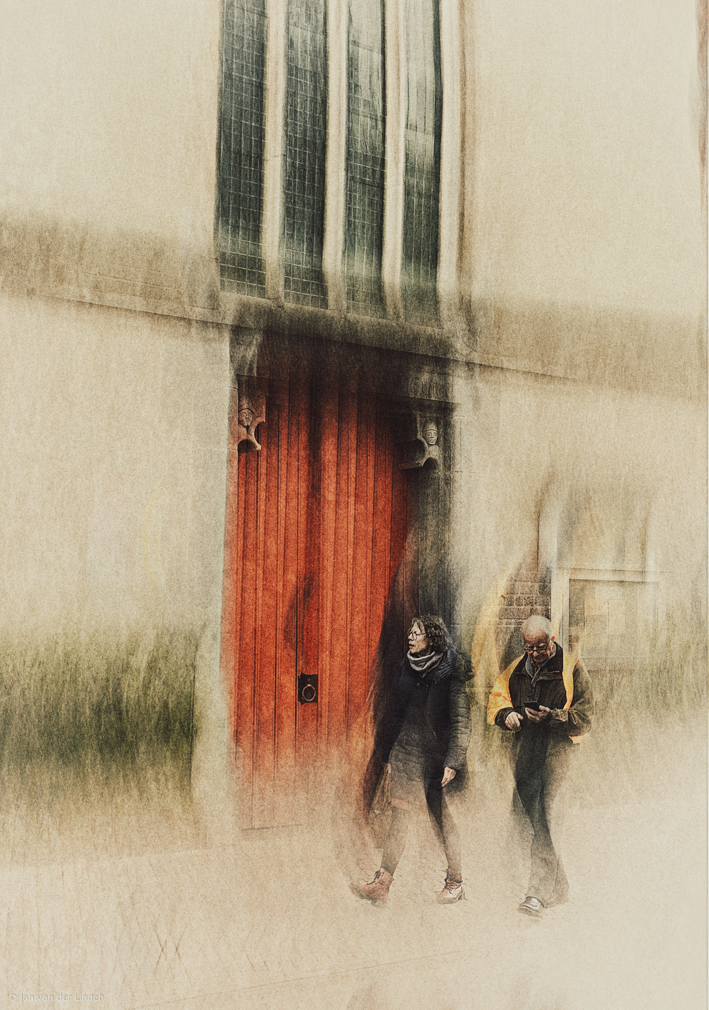 The yellow sweater and the red door