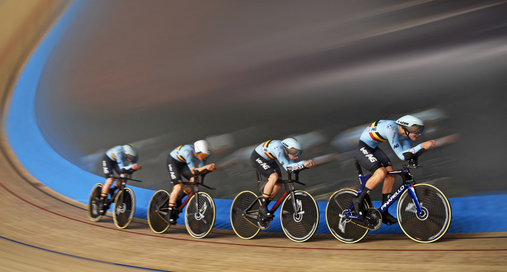 Team Pursuit Velocity by Lou Urlings — canvas wall art