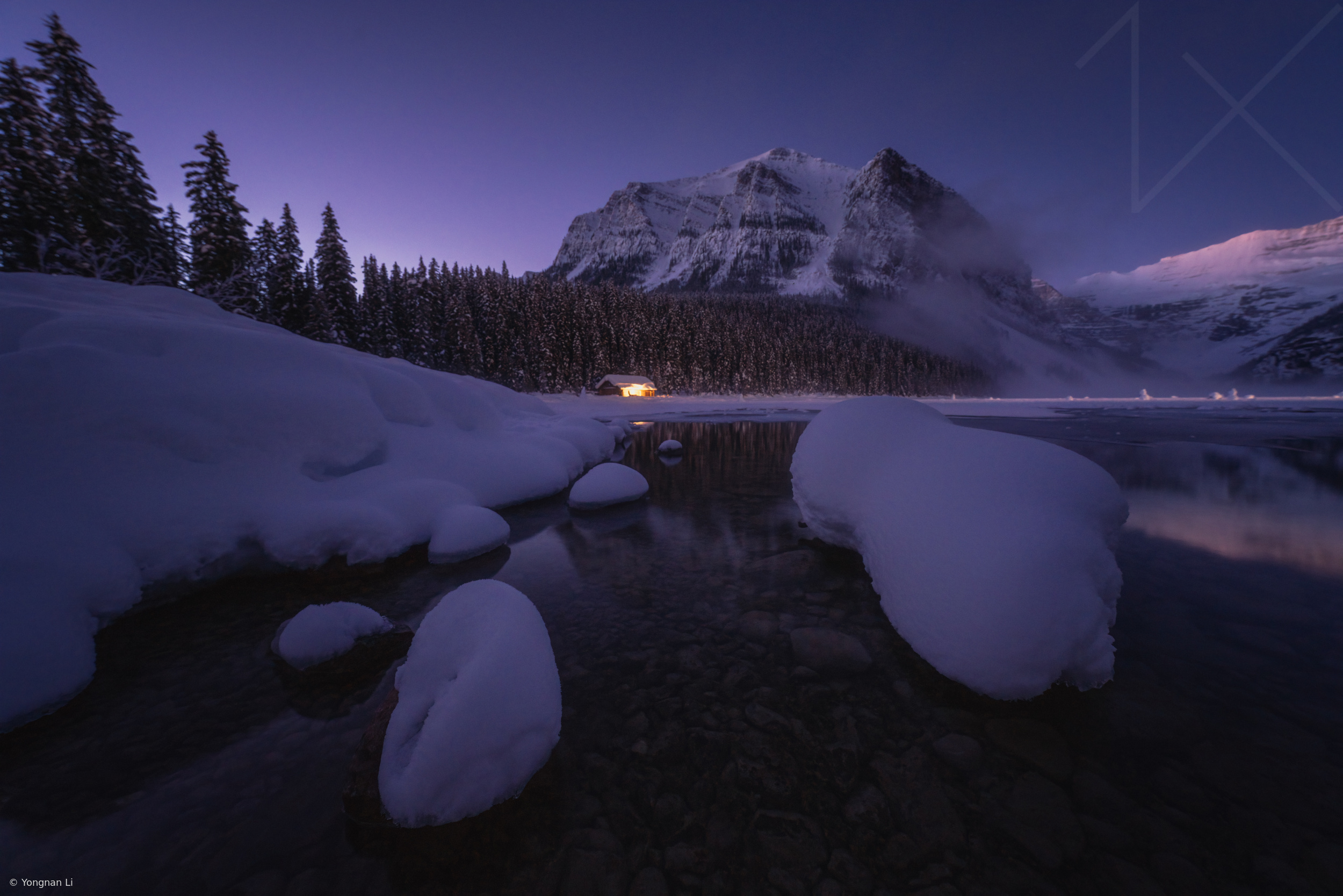 Twlight of Lake Louise by Yongnan Li （李永男）