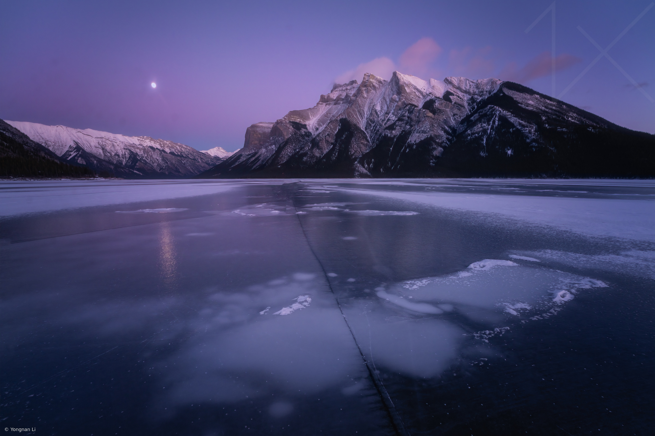 Twlight of Ice Lake by Yongnan Li （李永男）