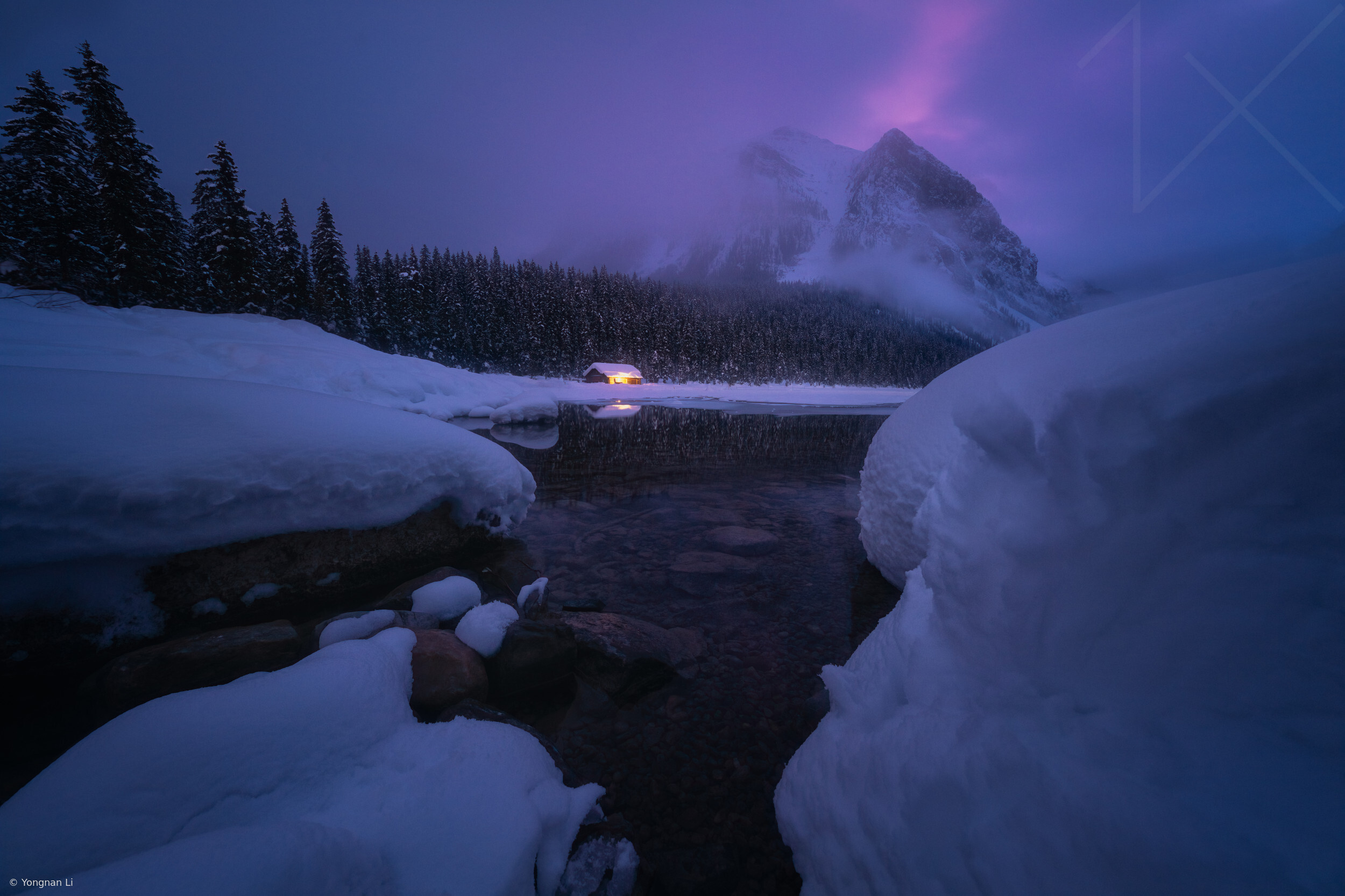 Twlight of Lake Louise by Yongnan Li （李永男）