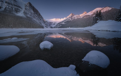 Morning of Lake Louise Winter by Yongnan Li （李永男）
