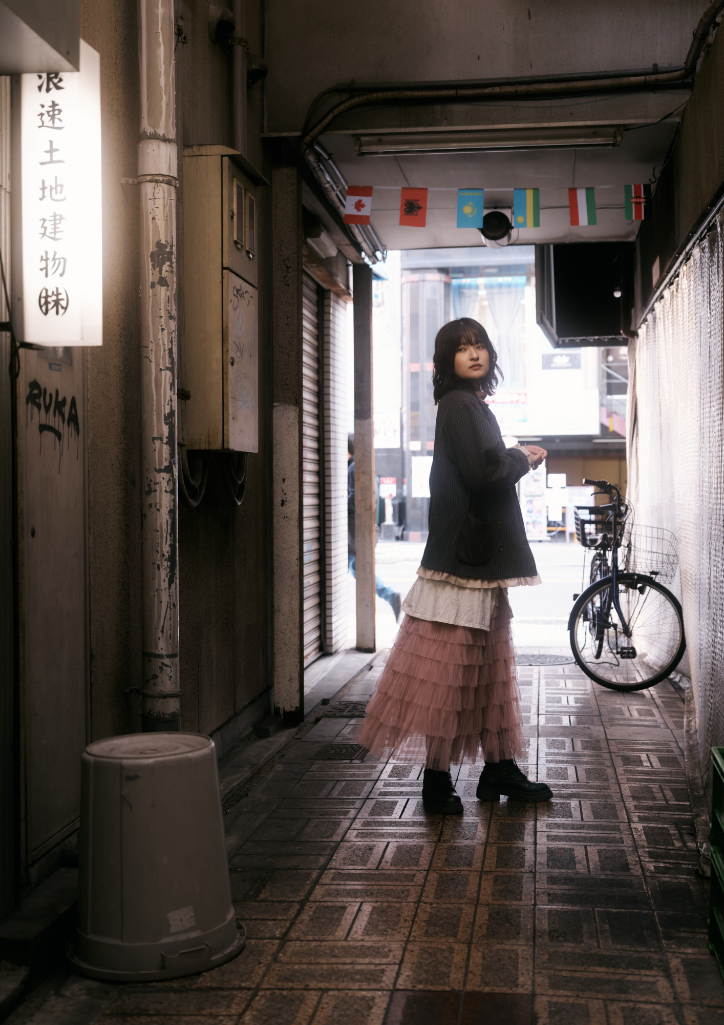 What She Leaves, What She Faces by Hanabusa T